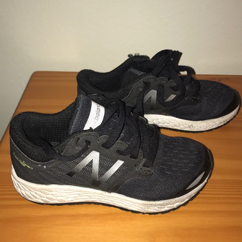 New balance black sneakers size 11US kids